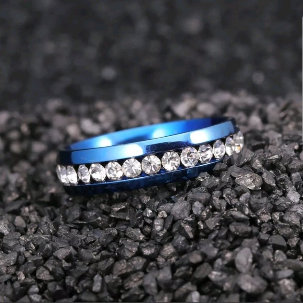 New 8MM Men Women's Wedding Stainless Steel ring - Picture 3 of 3